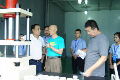 原解放軍防化院專家朱新文一行蒞臨靖泰指導(dǎo)，推動(dòng)煙劑技術(shù)成果轉(zhuǎn)化落地